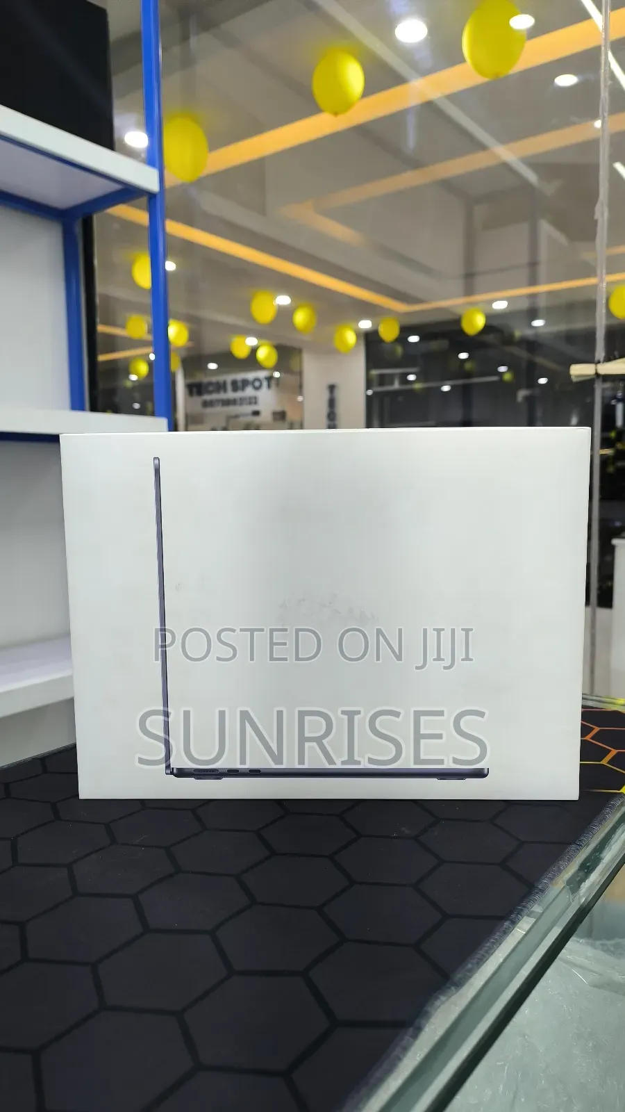 New Laptop Apple MacBook Air 2025 M4 13-Inch 16GB Apple M4 SSD 256GB