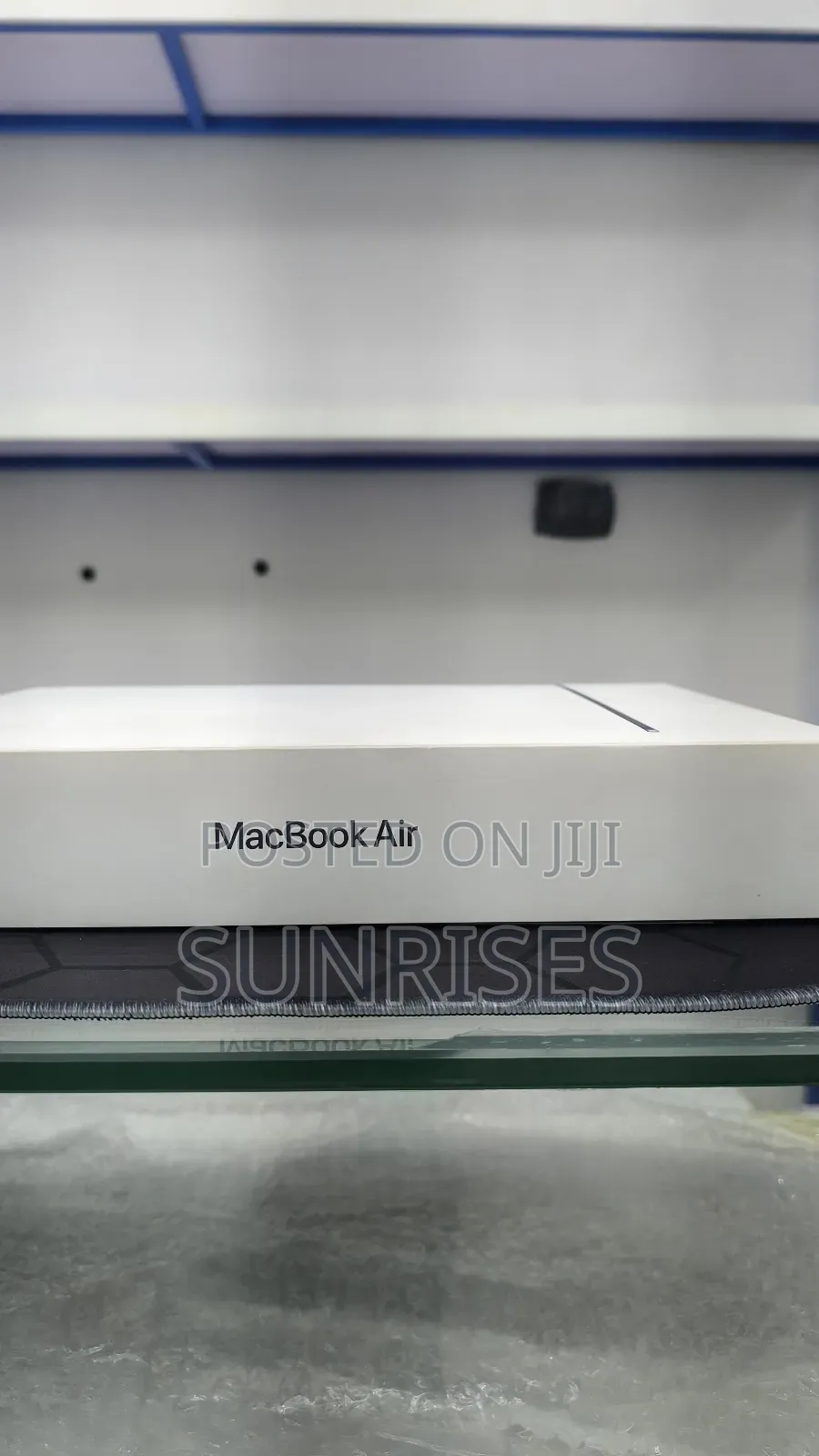 New Laptop Apple MacBook Air 2025 M4 13-Inch 16GB Apple M4 SSD 256GB