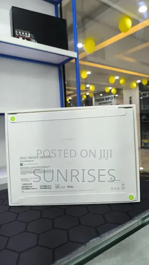 New Laptop Apple MacBook Air 2025 M4 13-Inch 16GB Apple M4 SSD 256GB