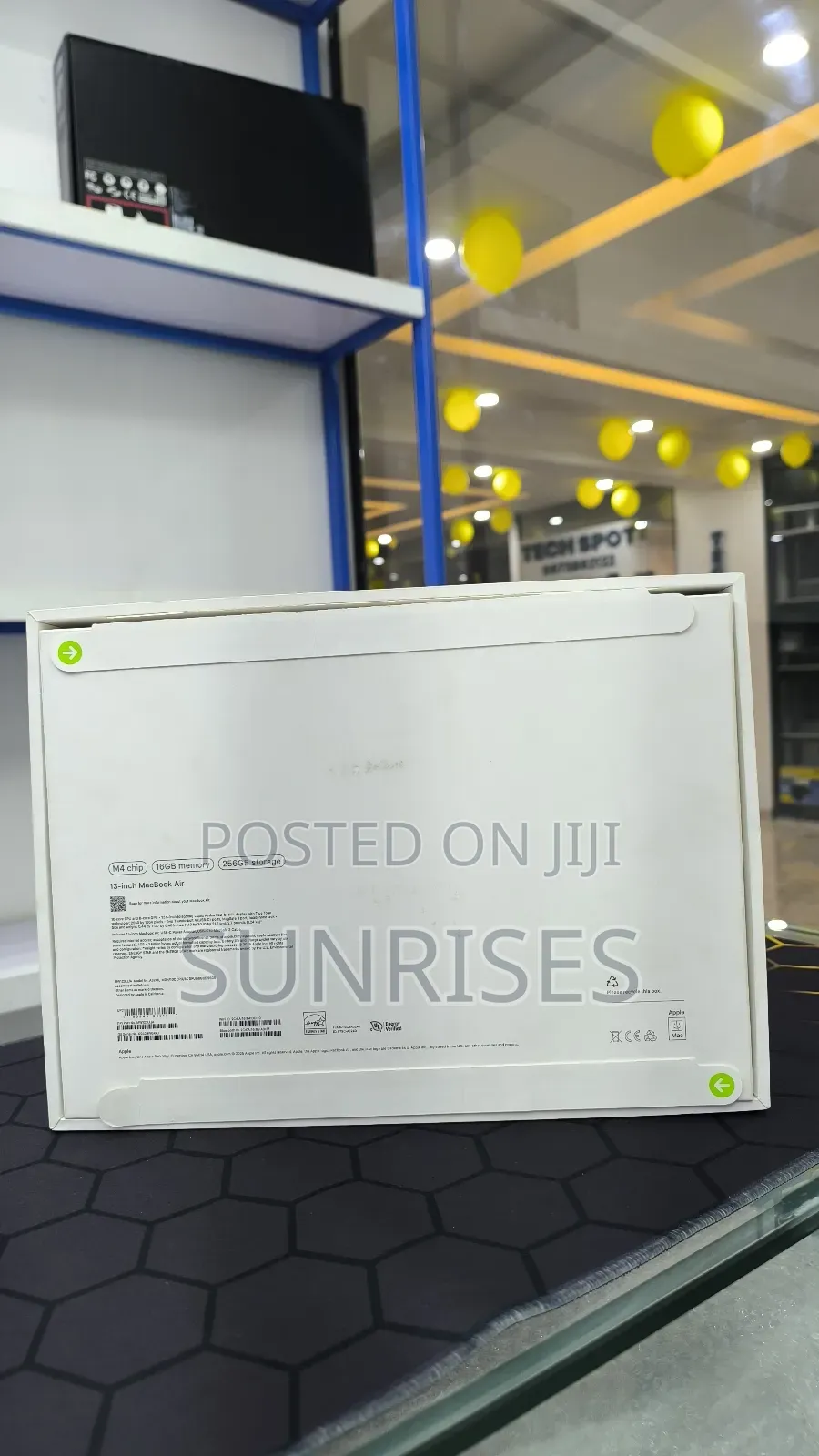 New Laptop Apple MacBook Air 2025 M4 13-Inch 16GB Apple M4 SSD 256GB
