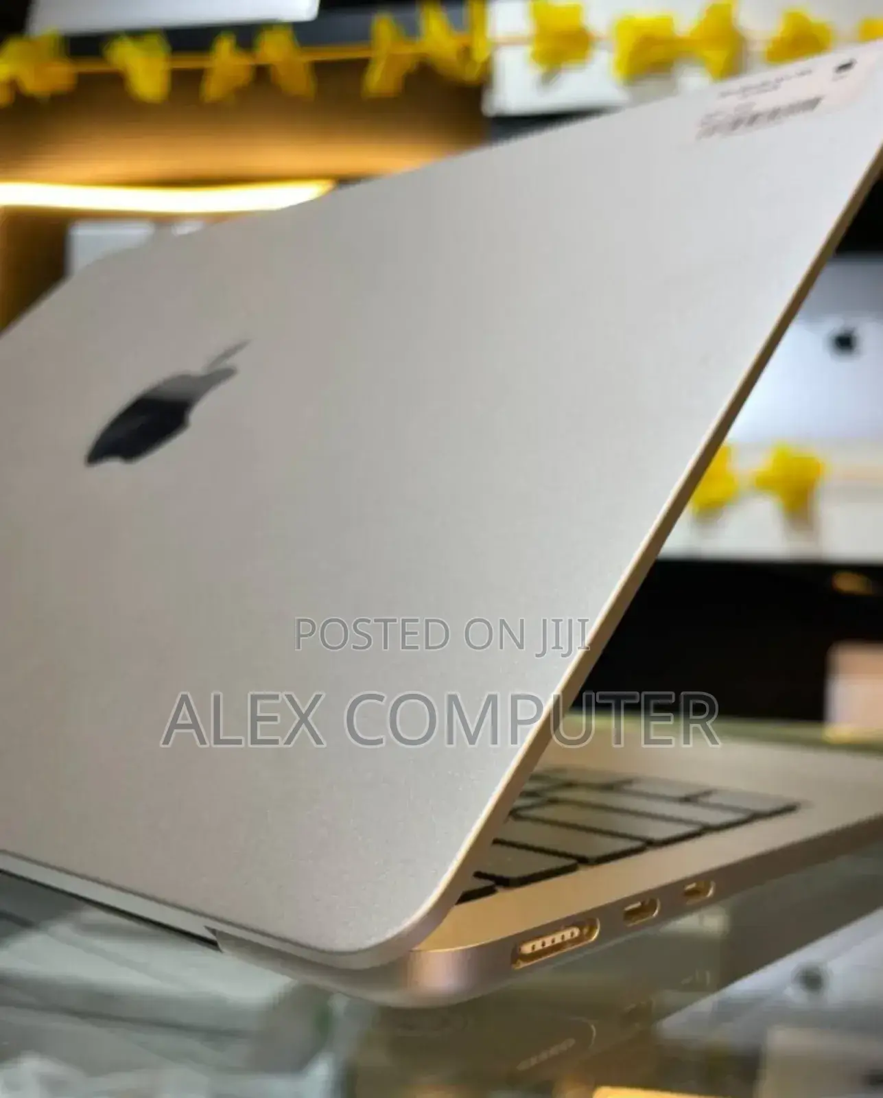 New Laptop Apple MacBook Air 2024 M3 13-Inch 16GB SSD 512GB