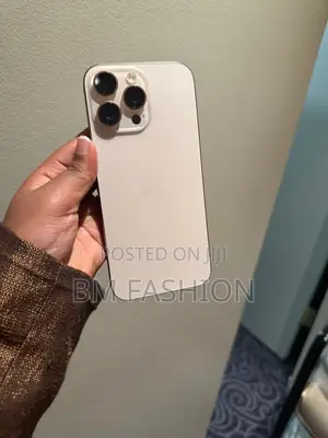 Photo - Apple iPhone 16 Pro Max 256 GB White