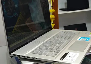 New Laptop HP Envy 17 16GB Intel Core I7 SSD 512GB