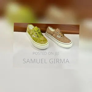 Girls Shose
Color: Hreen Brown
Size: 26-36