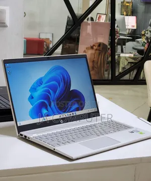 New Laptop HP Pavilion 15 8GB Intel Core I5 SSHD (Hybrid) 1.5T