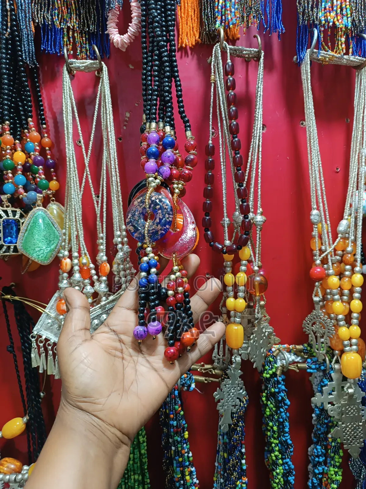 ዝንጥ የሚያደርጉ የእንገት ጨሌ/ጌጥ