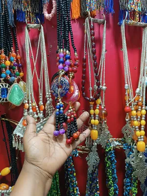 Photo - ዝንጥ የሚያደርጉ የእንገት ጨሌ/ጌጥ