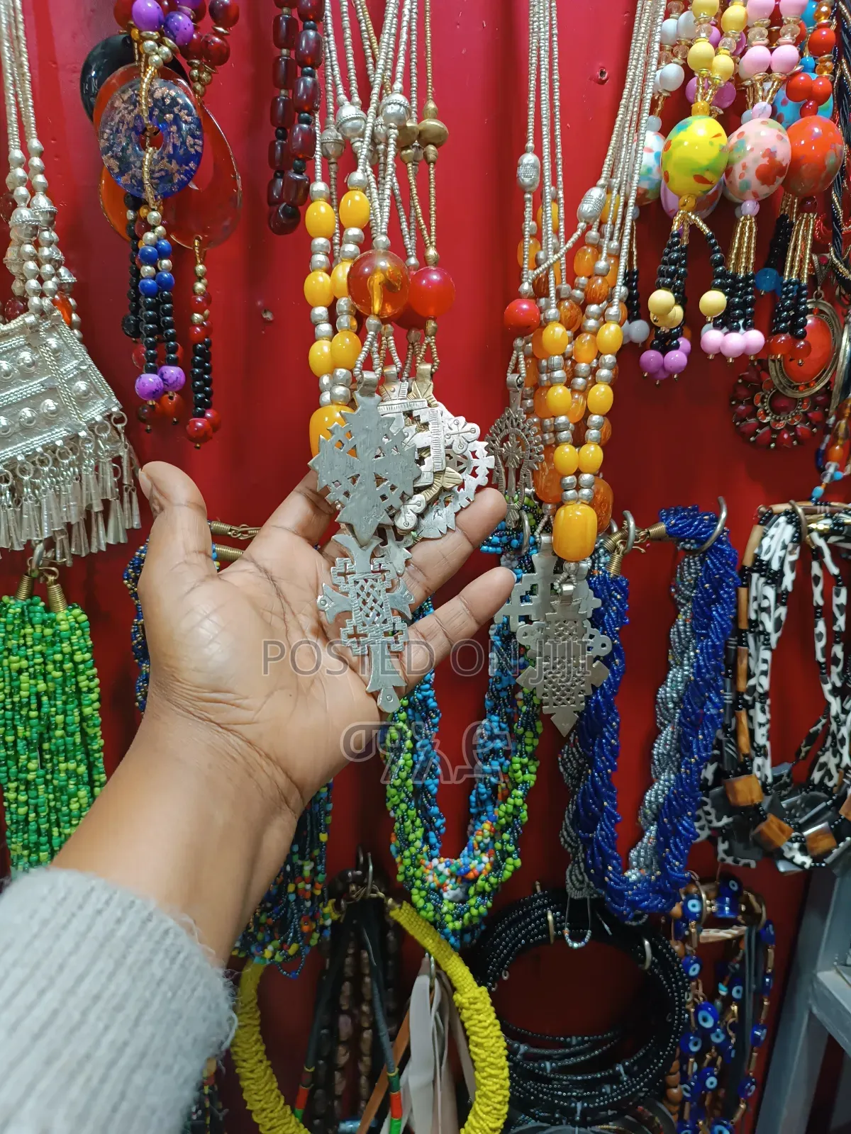 ዝንጥ የሚያደርጉ የእንገት ጨሌ/ጌጥ