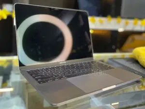 New Laptop Apple MacBook Pro 2017 8GB Intel Core I5 SSD 128GB