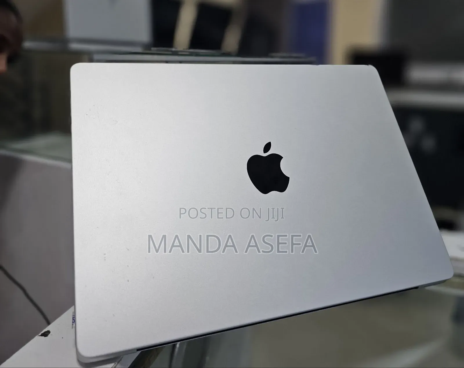 New Laptop Apple MacBook Pro 8GB Apple M3 SSD 512GB