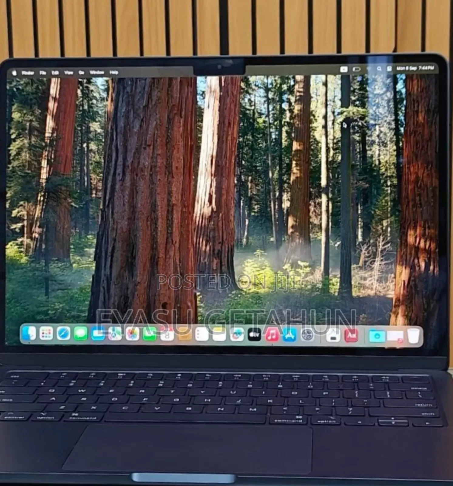 New Laptop Apple MacBook Air 2025 M4 13-Inch 16GB Apple M4 SSD 256GB