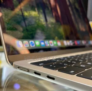 New Apple MacBook Air 2024 M3 13-Inch 16GB Apple M4 SSHD (Hybrid) 512GB