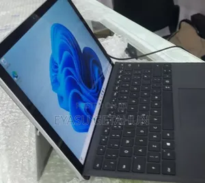 New Laptop Microsoft Surface 8GB Intel Core I5 SSD 256GB