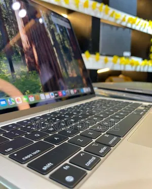 Photo - New Laptop Apple MacBook Air 2024 M3 13-Inch 16GB SSD 512GB