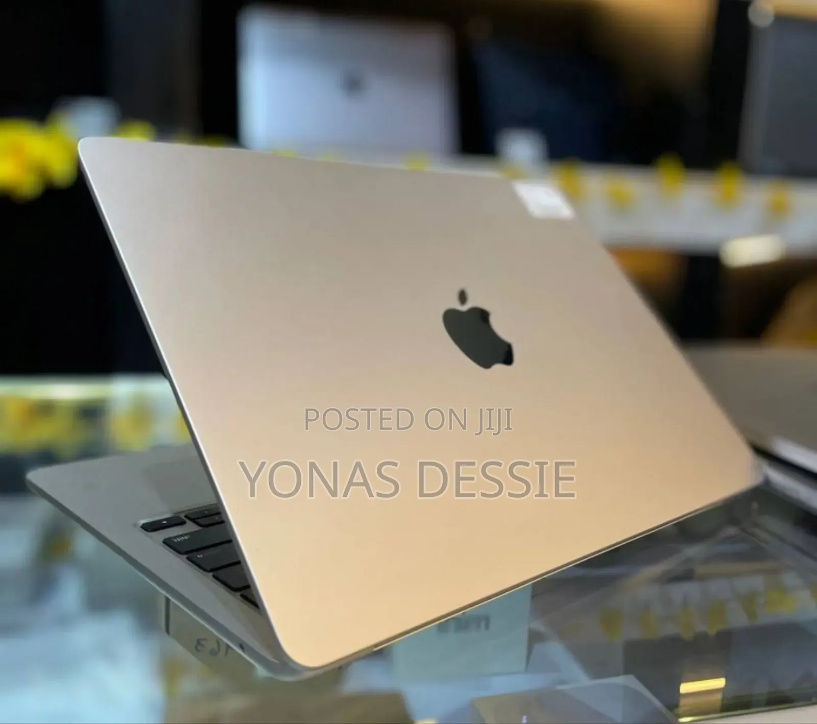 New Laptop Apple MacBook Air 2024 M3 13-Inch 16GB SSD 512GB