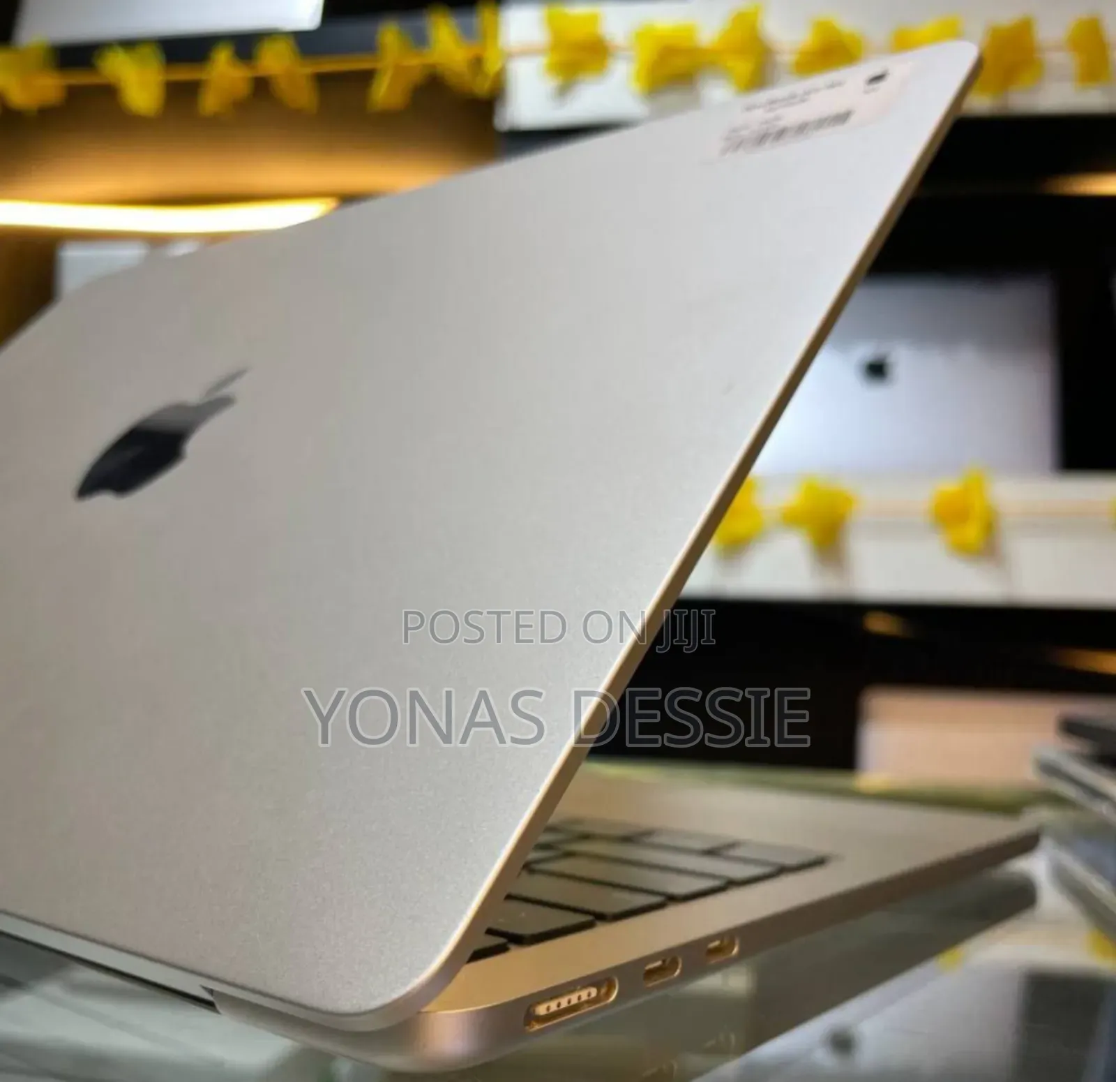 New Laptop Apple MacBook Air 2024 M3 13-Inch 16GB SSD 512GB