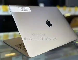 New Laptop Apple MacBook Pro 2017 8GB Intel Core I5 SSD 128GB