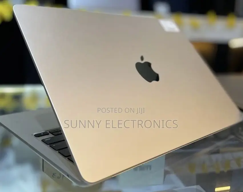 New Laptop Apple MacBook Air 2024 M3 13-Inch 16GB SSD 512GB