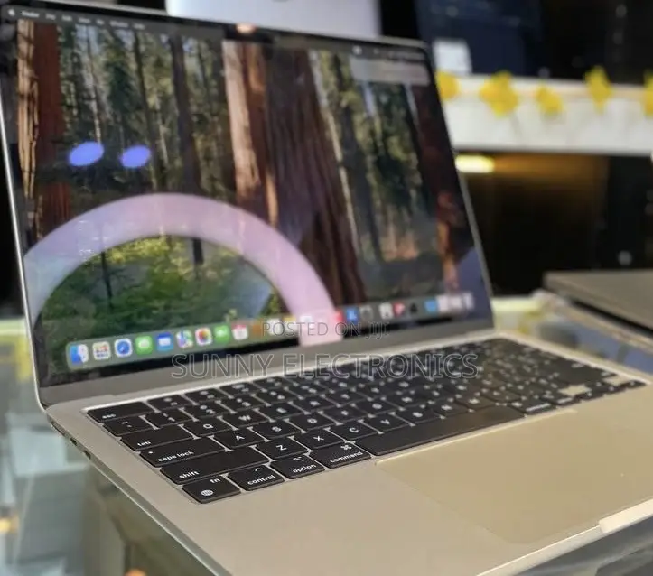 New Laptop Apple MacBook Air 2024 M3 13-Inch 16GB SSD 512GB