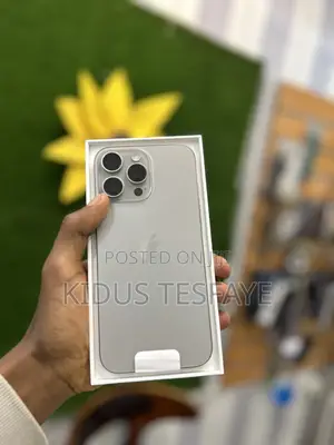 Photo - New Apple iPhone 16 Pro Max 256 GB Silver