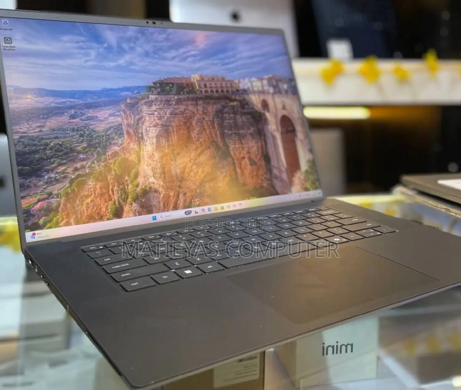 New Laptop Dell Precision 5690 32GB Intel Core Ultra 7 SSD 1T