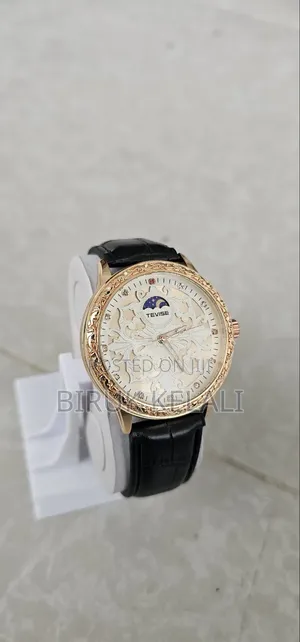 Tevise Quartz Leather Band Watch