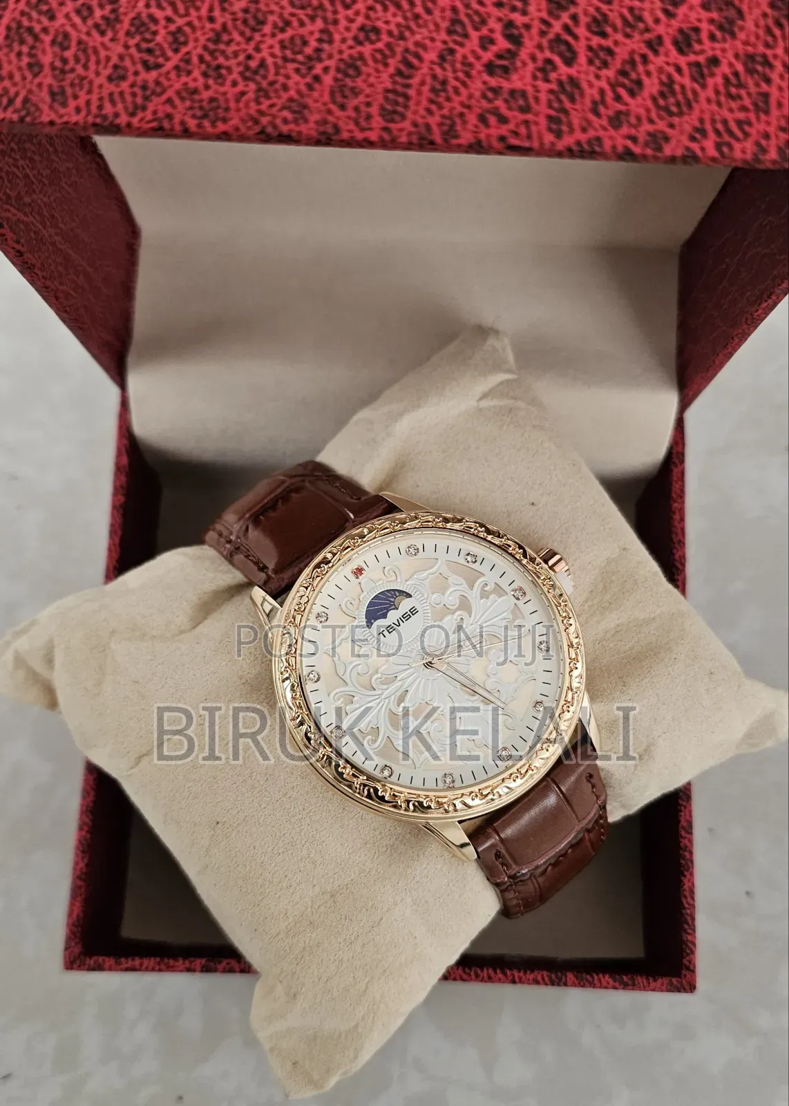 Tevise Quartz Leather Band Watch