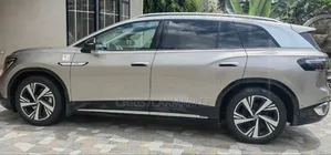 Volkswagen ID.6 2024 Gold