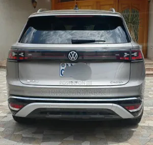 Volkswagen ID.6 2024 Gold