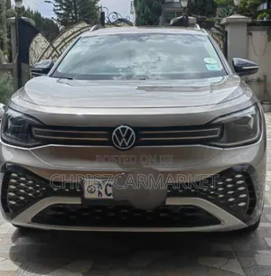 Photo - Volkswagen ID.6 2024 Gold