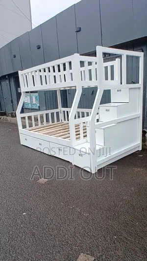 Photo - ምርጥ በዋንዛ የተሰራ ተደራራቢ አልጋ