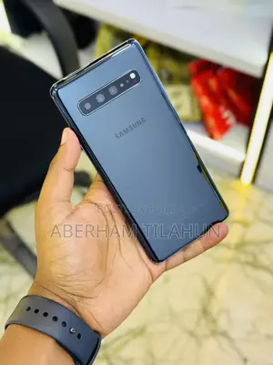 New Samsung Galaxy S10 5G 256 GB Black