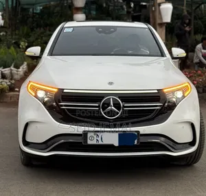 Photo - Mercedes-Benz EQC EQC400 4MATIC 2023 Off white