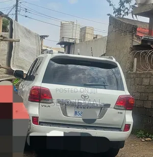 Toyota Land Cruiser 2012 White