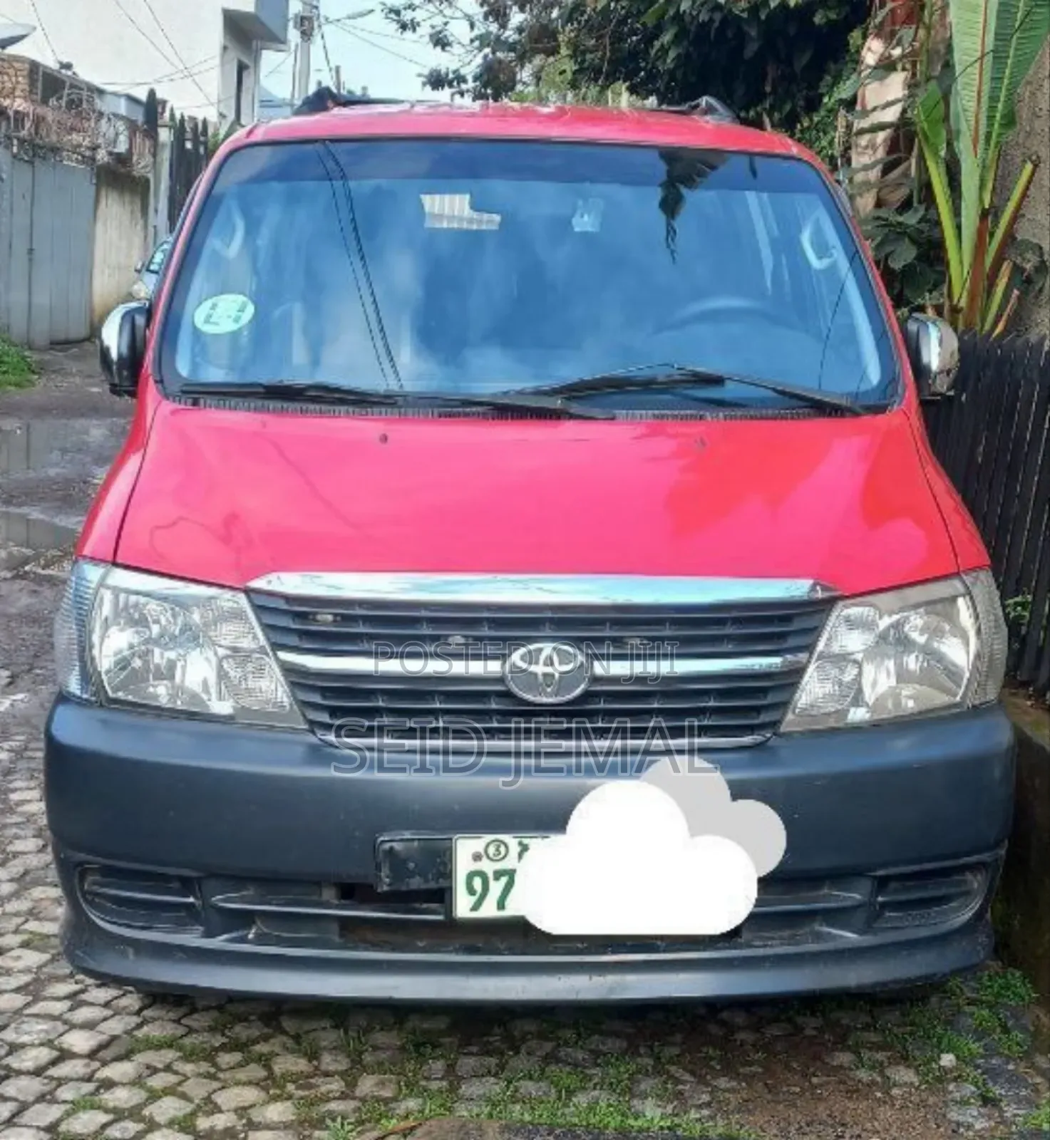 Toyota HiAce 2011 Red