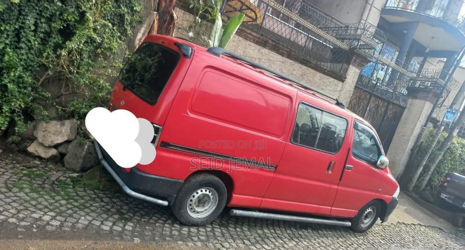 Toyota HiAce 2011 Red