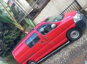 Toyota HiAce 2011 Red