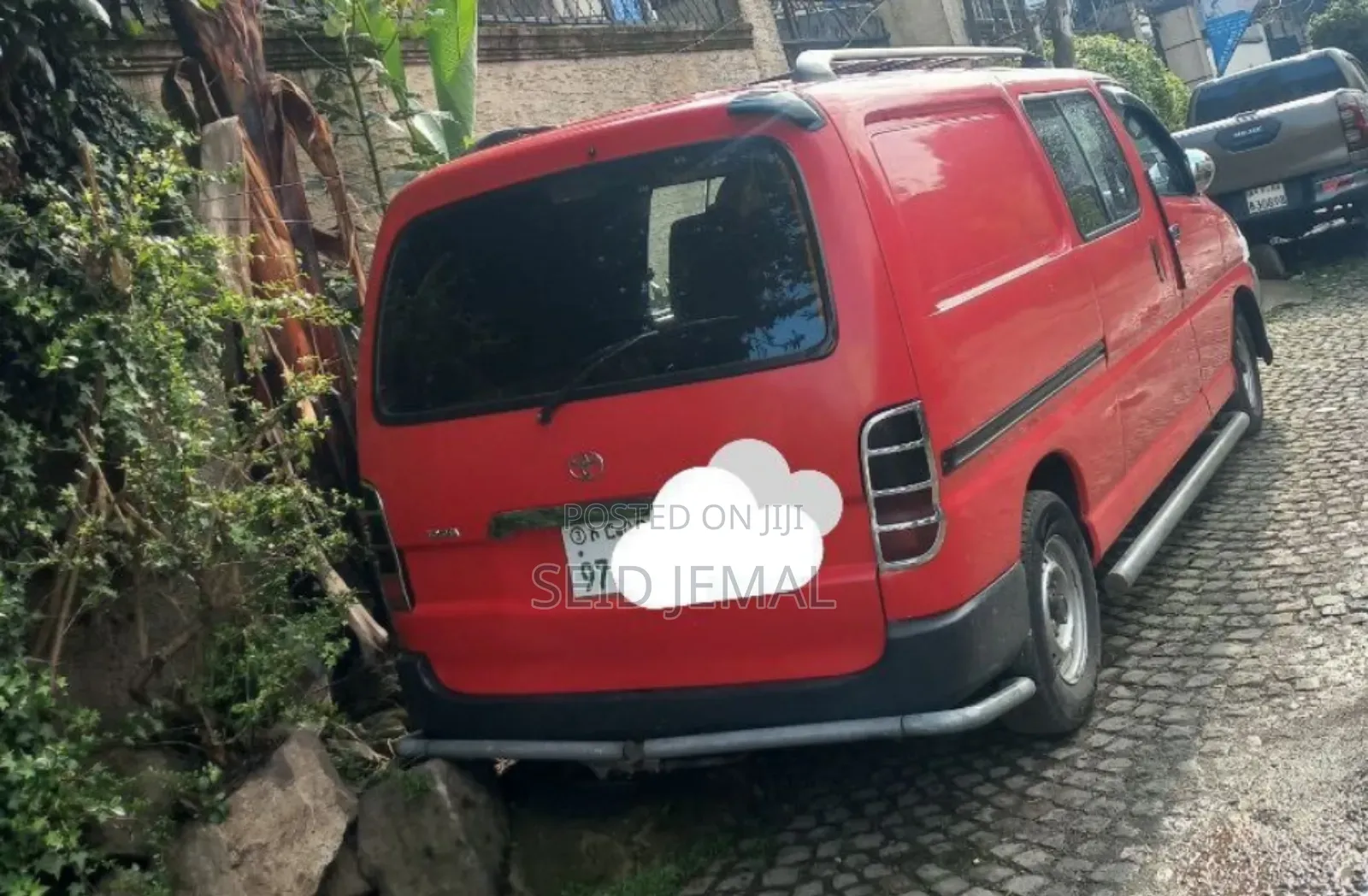 Toyota HiAce 2011 Red