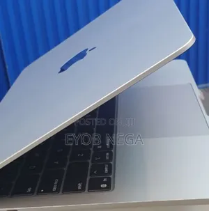 New Laptop Apple MacBook Air 2025 M4 13-inch 16GB Apple M4 SSD 256GB