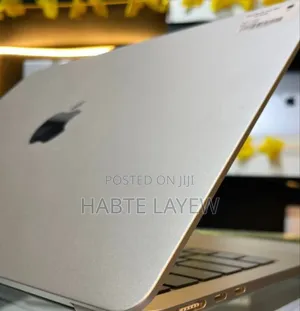 New Apple MacBook Air 2024 M3 13-Inch 16GB Apple M3 Pro SSD 512GB