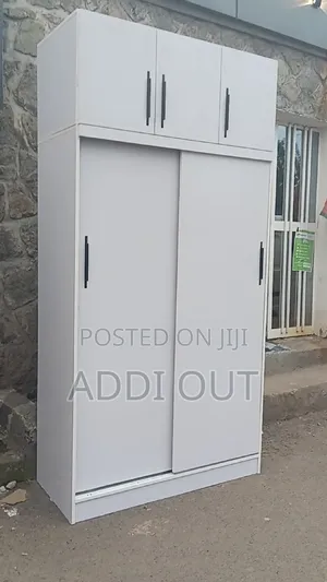 Photo - በነጭ ላምኔት የተሰራ 1.20 Cupboard