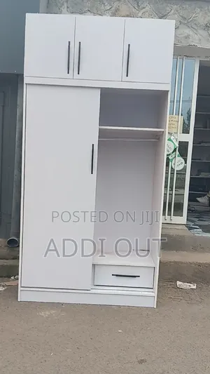 በነጭ ላምኔት የተሰራ 1.20 Cupboard