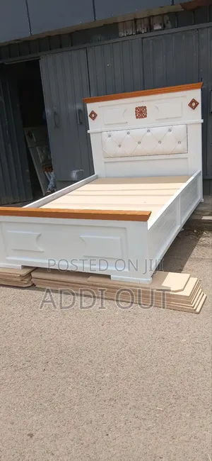 ፍሬሙ ጎልደን ከለር የሆነ ሜትር ከሃያ አልጋ