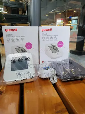 Photo - Blood Pressure Monitor台啓portable Convenient底₢Cuff Fit Various Arm Size