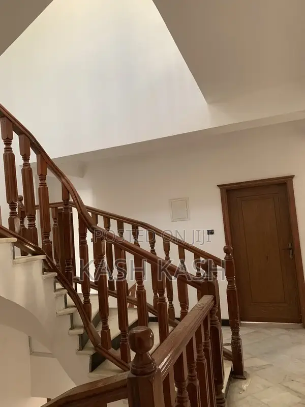 5bdrm House in 5-Bedroom House For, Lideta for rent