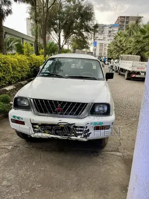 Photo - Mitsubishi L200 Double Cab 2.5 TD 4WD 2002 White