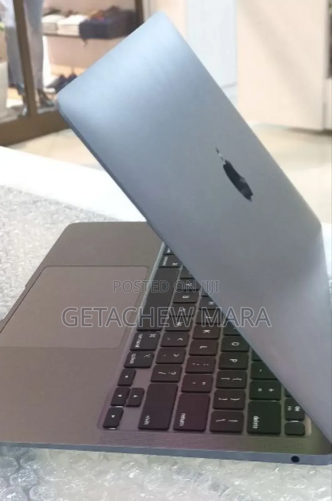 New Laptop Apple MacBook 2020 8GB Intel SSD 256GB