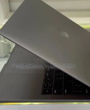 Photo - New Laptop Apple MacBook Pro 2017 8GB Intel Core i5 SSD 512GB