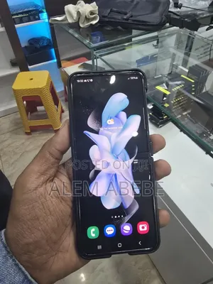 Photo - New Samsung Galaxy Z Flip6 512 GB