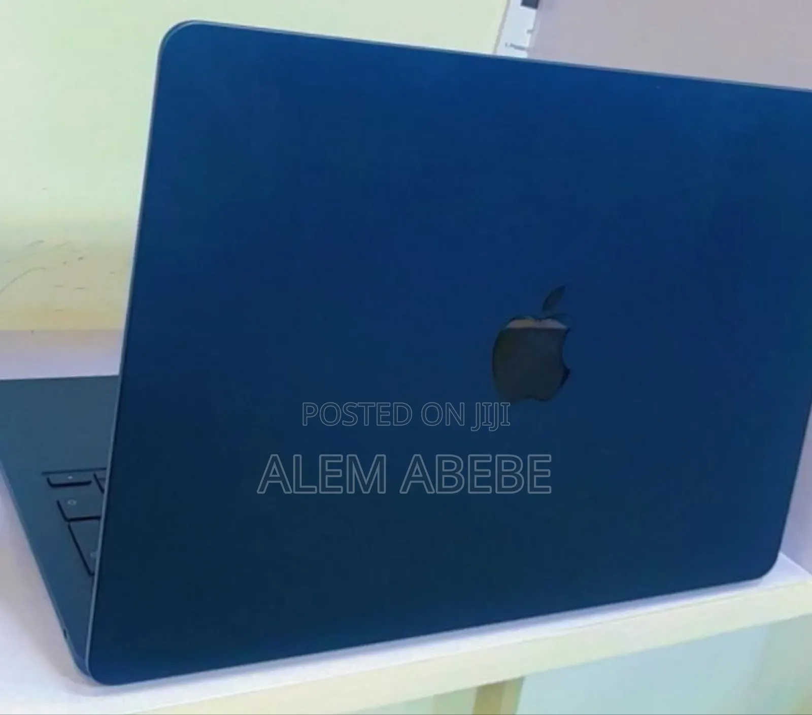 New Laptop Apple MacBook Air 2022 M2 8GB Apple M2 SSD 512GB